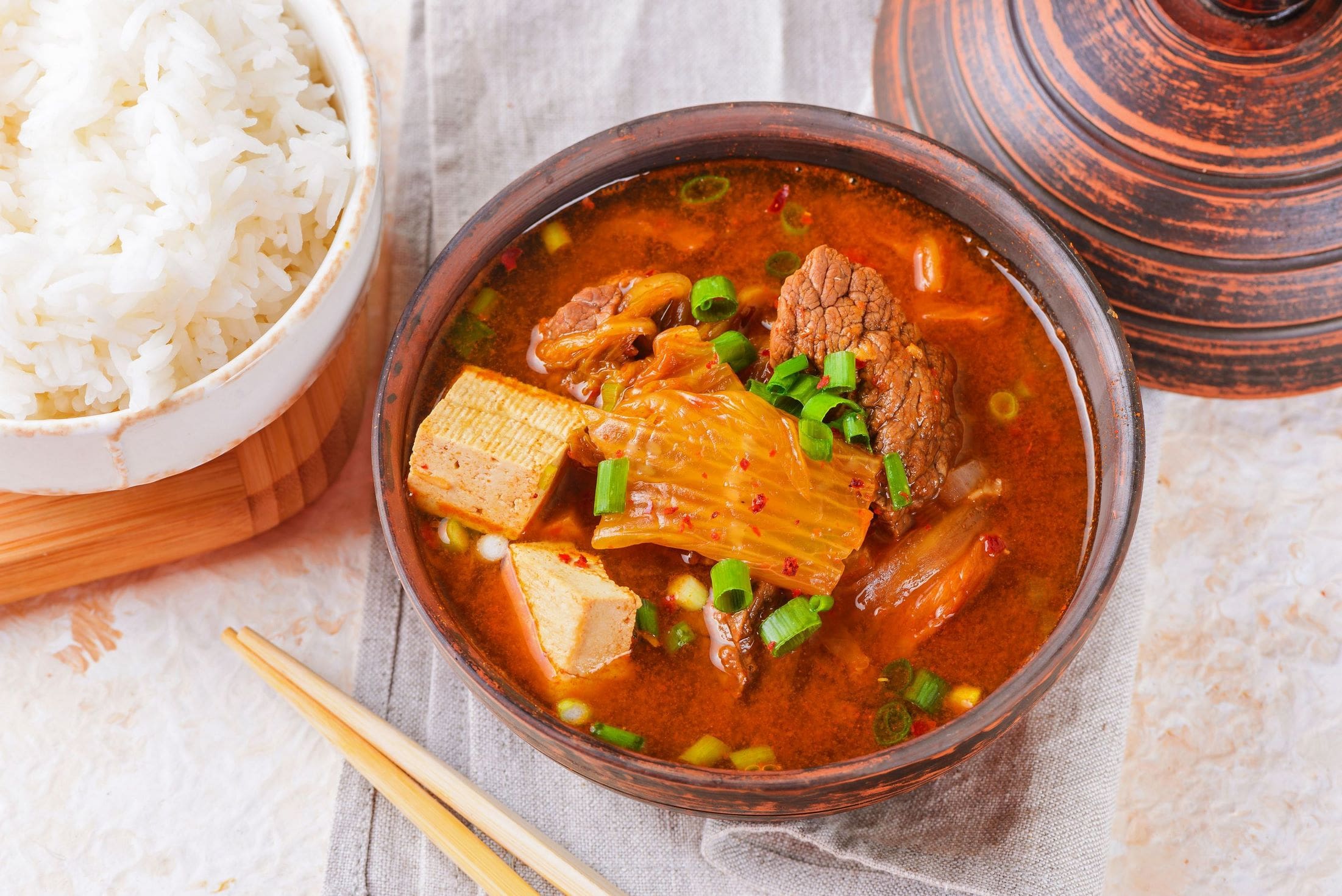 C&aacute;ch Nấu Canh Kim Chi (Kimchi Jjigae) Thơm Ngon Chuẩn Vị Với Đậu Phụ v&agrave; Ba Chỉ Heo