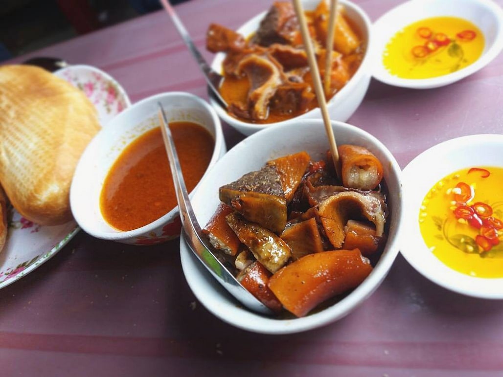 Phá lẩu Sài Gòn 
