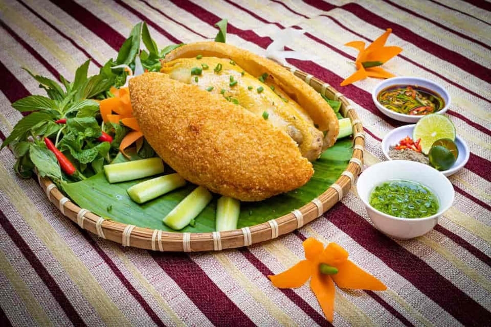 Gà bọc xôi chiên phồng - Món ăn chính giúp mâm cơm sum vầy 30/4 thêm tròn vị 