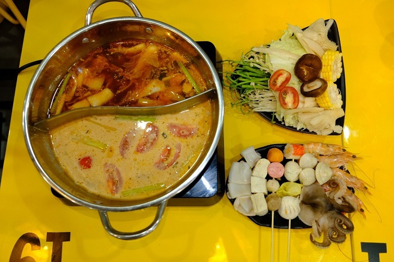 Chi tiết các bước nấu lẩu Thái Tom Yum