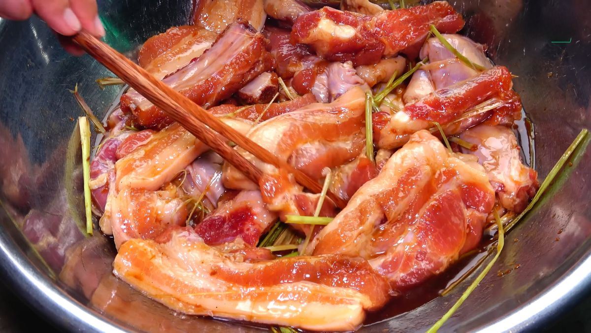 Ướp thịt nướng thơm ngon không bị khô để hương vị thêm trọn vẹn 