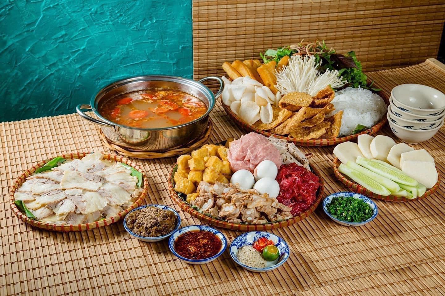 Lẩu riêu cua bắp bò nghi ngút khói trong tháng 11 se lạnh