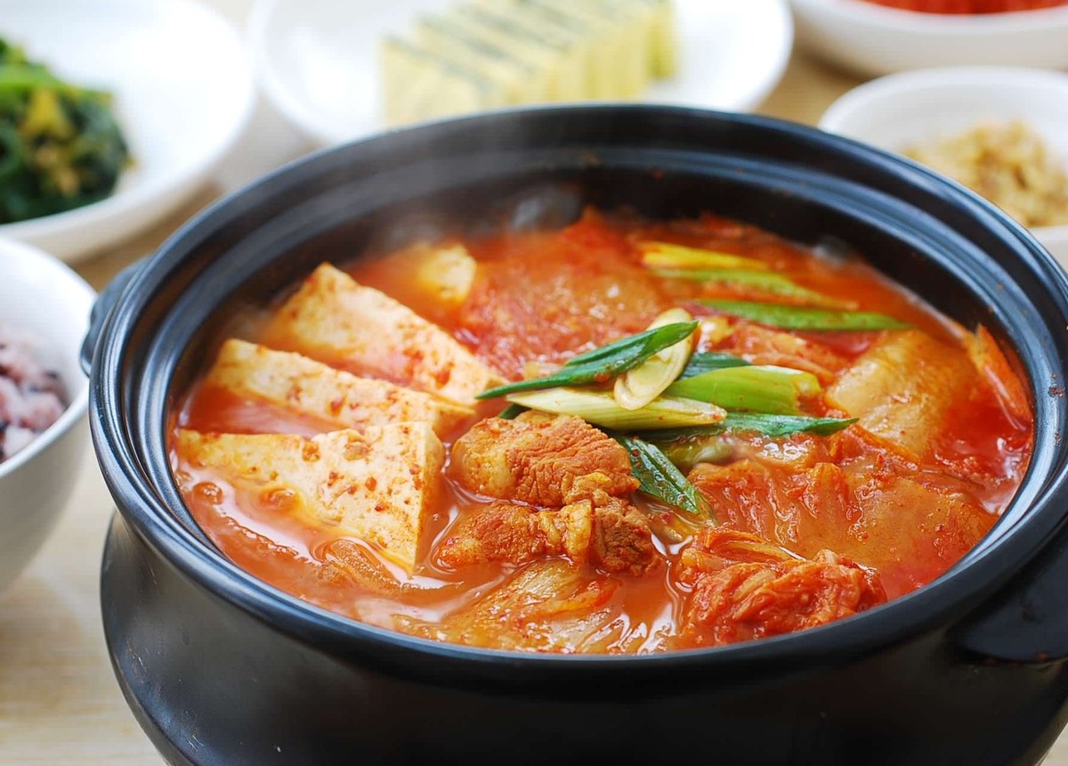Kim chi và ba chỉ heo - bí quyết tạo nên hương vị sâu sắc cho món canh