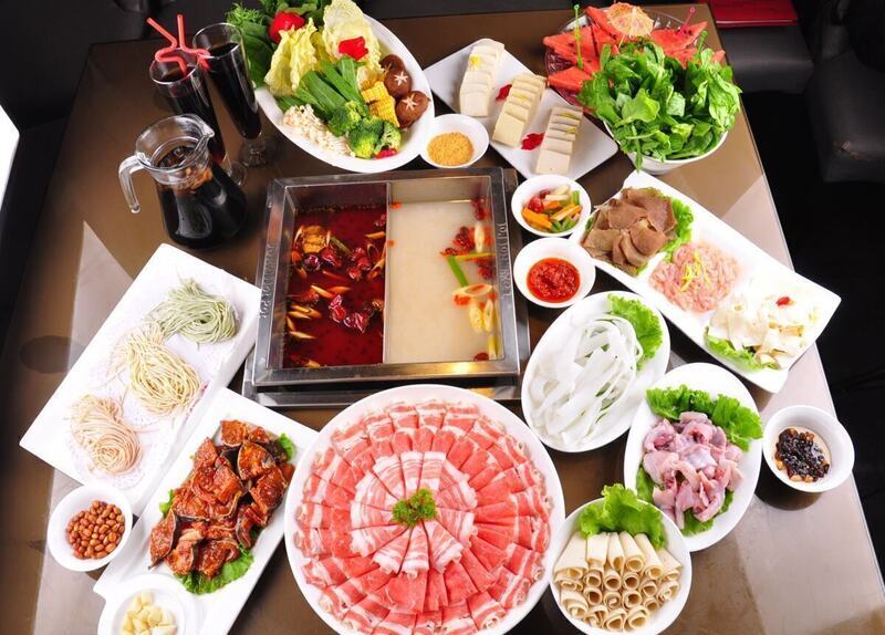 Lẩu Uyên Ương 2 ngăn đậm đà sắc thái và trọn vị ấm áp yêu thương 